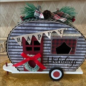 Holiday Camper Décor - Red and Green Festive Trailer